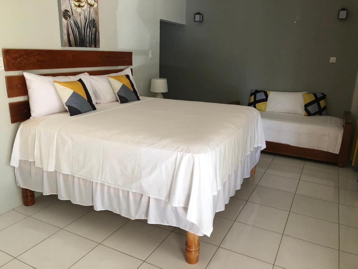 Airport Beach Hotel Montego Bay Eksteriør bilde