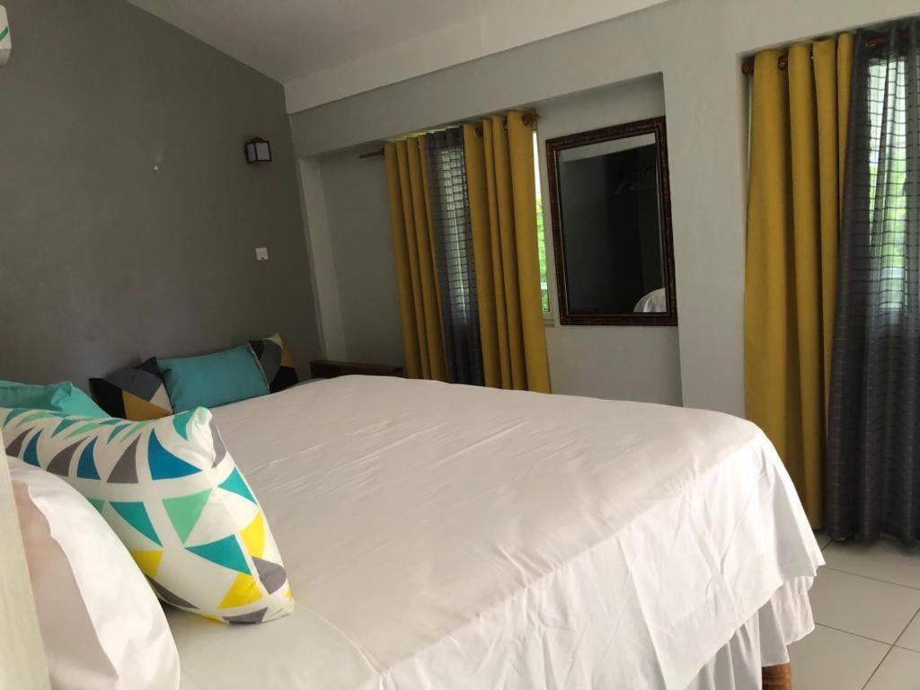 Airport Beach Hotel Montego Bay Eksteriør bilde